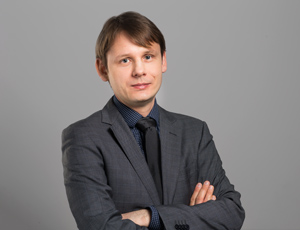 Dr Maciej Pletnia
